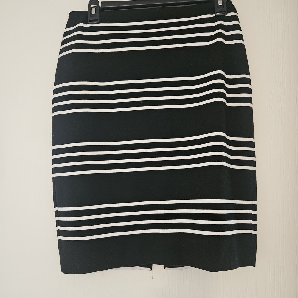 White House Black Market Black and White Pencil Skirt